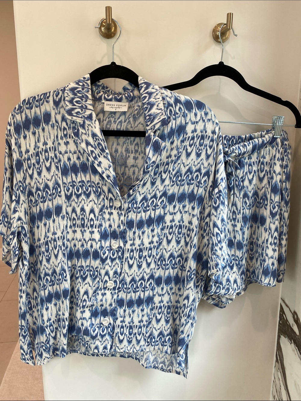 LIKE NEW Boutique 2 PC Summer ikat Print SHORT SET by “DRESS FORUM” Los Angeles